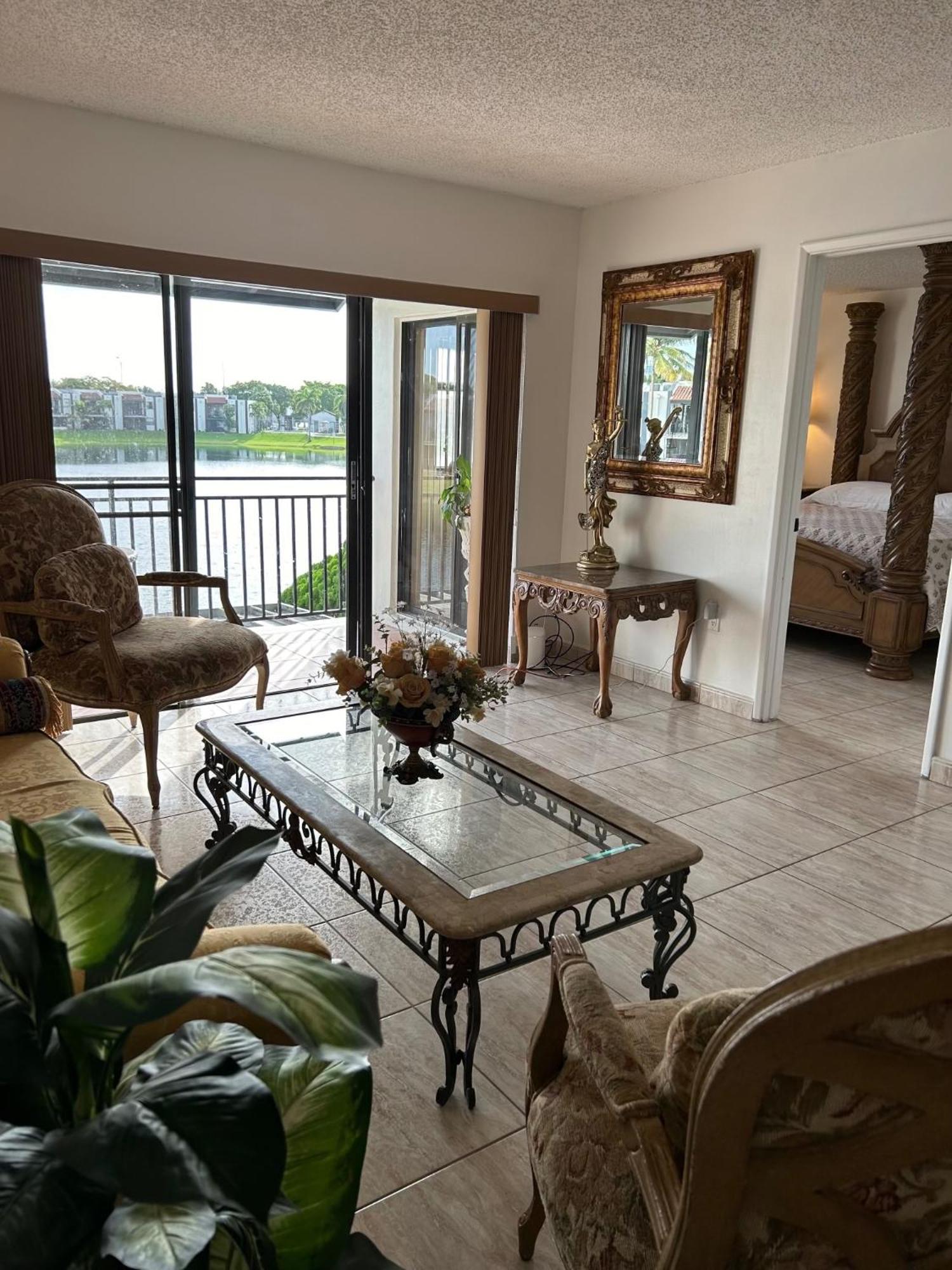 Beautiful Apartment With Very Elegant Colonial Decoration Tamiami Kültér fotó